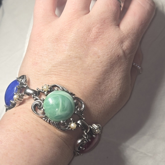 1957 Vintage SARAH COV Fiesta Bracelet SilverPlate Acrylic Cabochons Faux Pearls - Picture 3 of 10